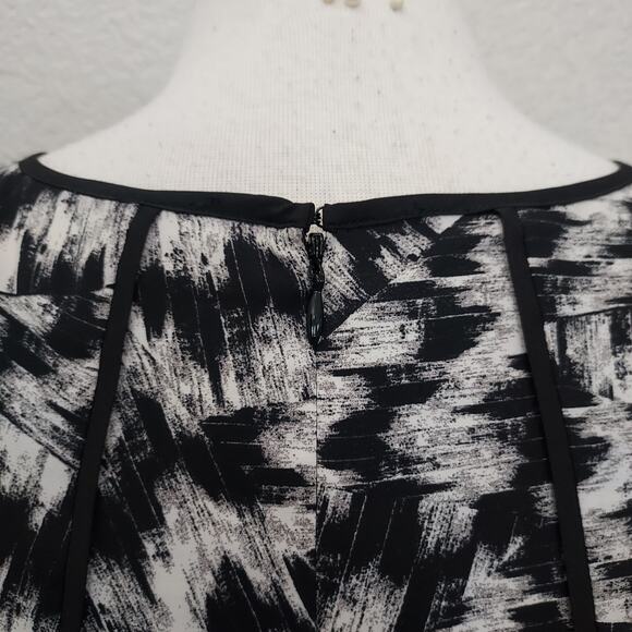 Vince Camuto Black & White Pleated Sheath Dress Size 6 - Picture 13 of 15
